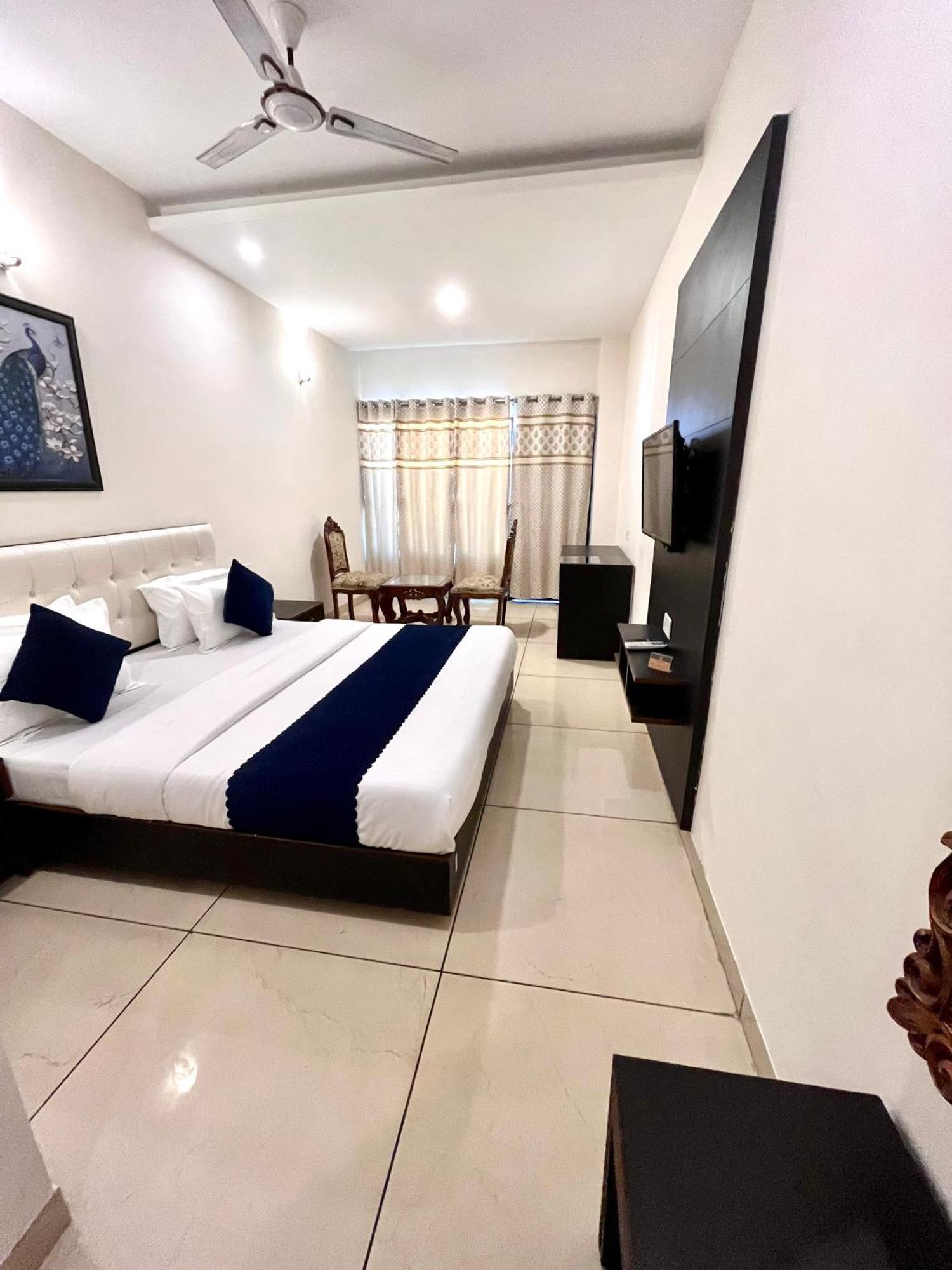 Hotel Jb Residency Zirakpur !! Top Rated & Most Awarded Property In Zirakpur Exterior foto