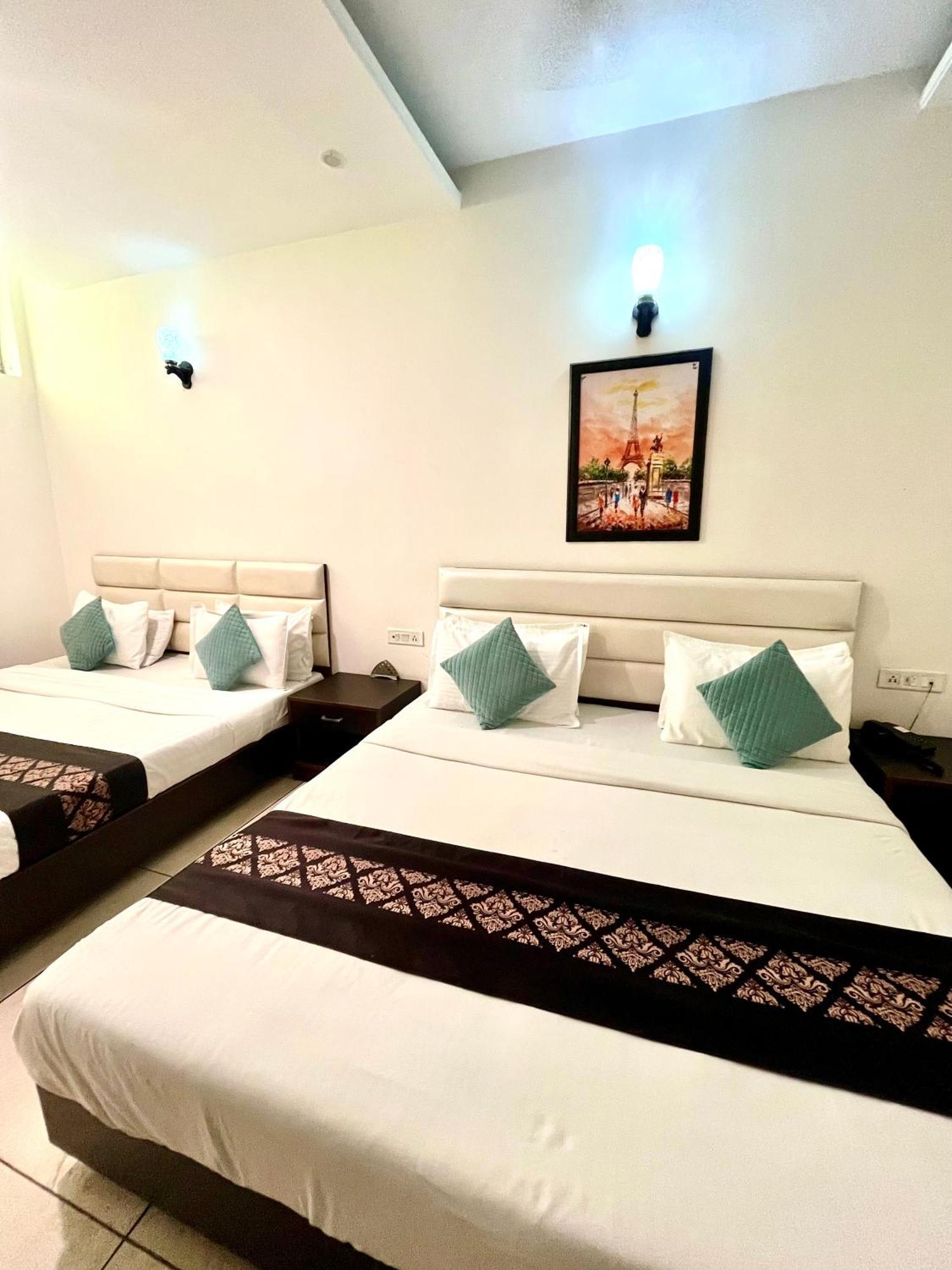 Hotel Jb Residency Zirakpur !! Top Rated & Most Awarded Property In Zirakpur Exterior foto